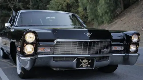 Cadillac Coupe DeVille din videoclipul piesei „Peaches” a lui Justin Bieber, scos la licitație