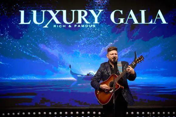 LUXURY Magazine a celebrat aniversarea de 19 ani la Gala LUXURY – Venice Carnival