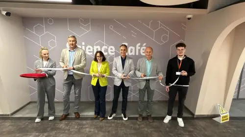 BMW TechWorks România inaugurează Science Café, hub-ul de co-creare și dezvoltare de proiecte inovatoare pentru studenți și tineri pasionați de tehnologie