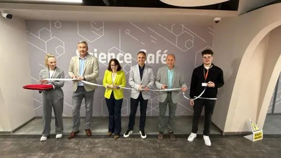 BMW TechWorks România inaugurează Science Café, hub-ul de co-creare și dezvoltare de proiecte inovatoare pentru studenți și tineri pasionați de tehnologie