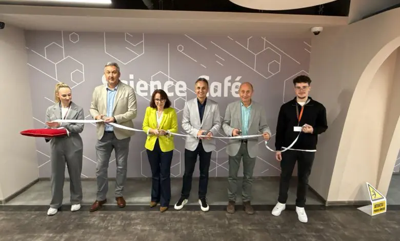 BMW TechWorks România inaugurează Science Café, hub-ul de co-creare și dezvoltare de proiecte inovatoare pentru studenți și tineri pasionați de tehnologie