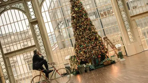 Royal Opera House din Londra colaborează cu designerul Paul Smith pentru o instalație de sărbători