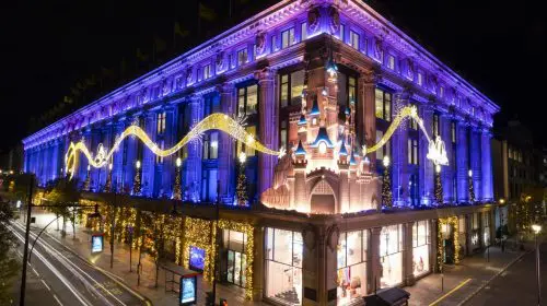 Selfridges și Disney luminează Oxford Street cu vitrine interactive