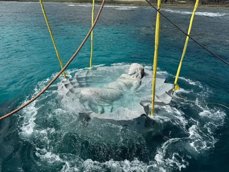 sculptură subacvatică