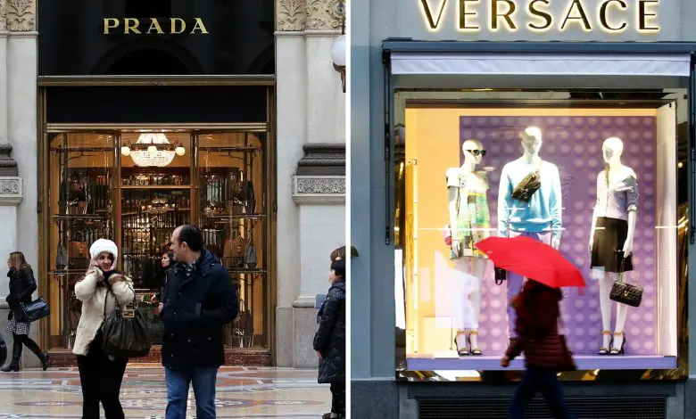 Prada cumpără Versace: oare rivalitatea s-a terminat?