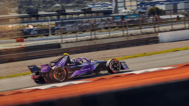 „Racing for charity”: Porsche