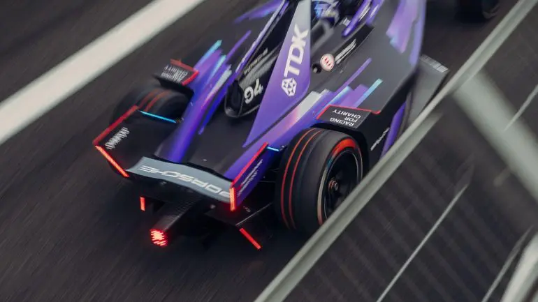 „Racing for charity”: Porsche