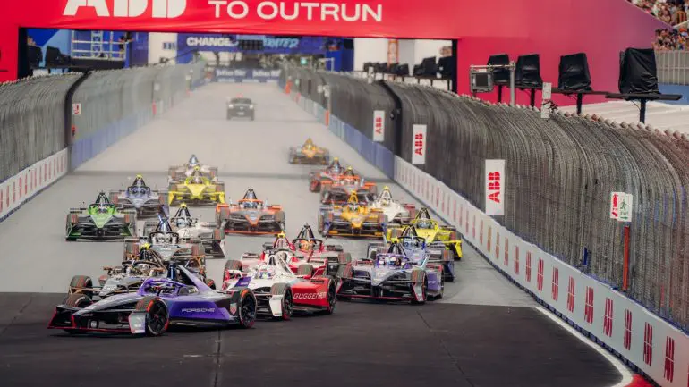 „Racing for charity”: Porsche