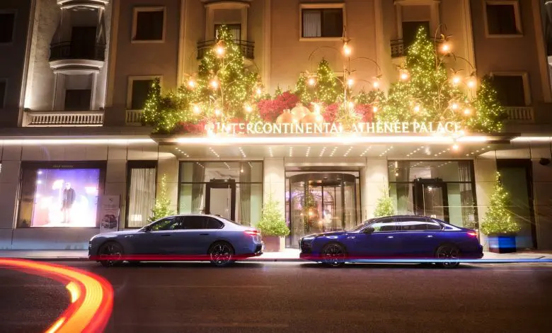 BMW Individual Seria 7 în cadru festiv la București, la Hotel InterContinental Athénée Palace