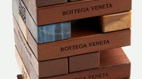 Bottega Veneta a lansat un joc jenga de 6.900 de dolari destinat adulților