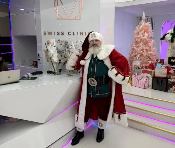 Moș Crăciun a venit la Swiss Clinics pentru copiii din medii defavorizate