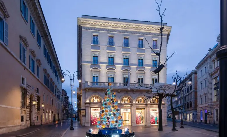 Fendi dezvăluie decorul de sărbători pentru vitrinele sale