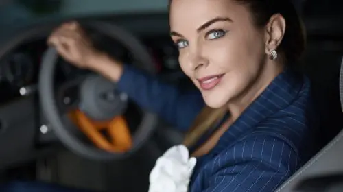 Mihaela Tudorică, sales director Bentley și Lamborghini, Porsche Inter Auto România: „Luxul adevărat nu se zbate pentru atenție. Se simte, se trăiește și se poartă cu grație”