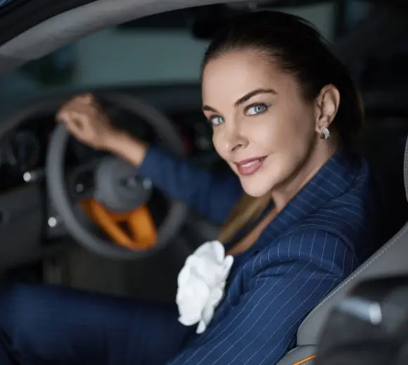 Mihaela Tudorică, sales director Bentley și Lamborghini, Porsche Inter Auto România: „Luxul adevărat nu se zbate pentru atenție. Se simte, se trăiește și se poartă cu grație”