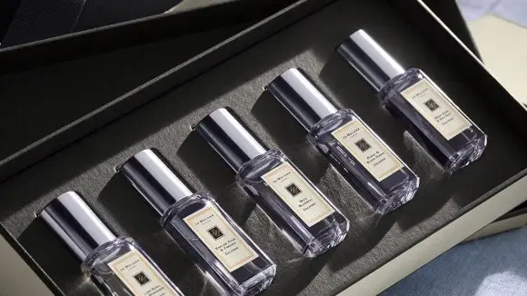 Jo Malone lansează un consilier AI pentru parfumuri