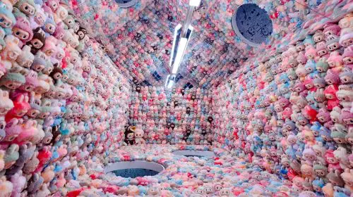 Labubu transformă fantezia într-o expoziție de artă la Hong Kong