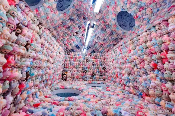 Labubu transformă fantezia într-o expoziție de artă la Hong Kong