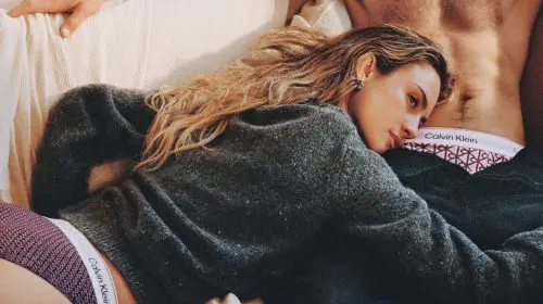 Calvin Klein lansează campania de Valentine’s Day „Our Calvins” cu actorii Grace Van Patten și Jackson White