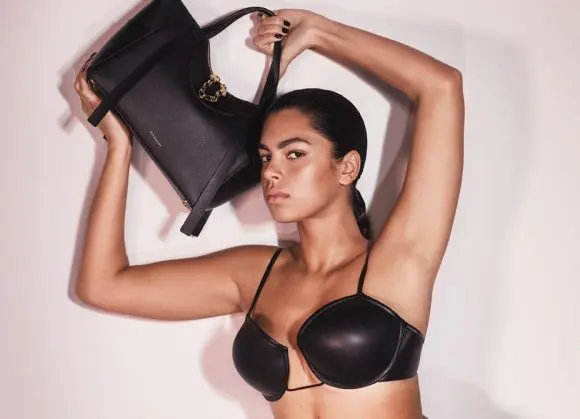 Casa de modă Givenchy lansează un nou model de geantă