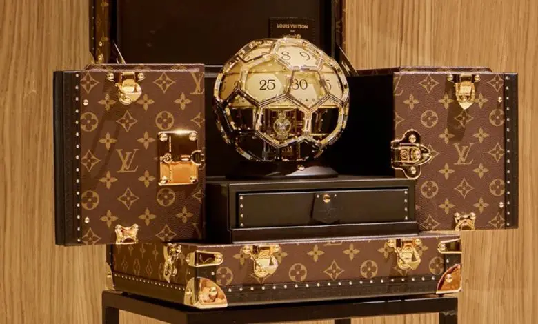 Louis Vuitton dezvăluie un ceas în formă de minge de fotbal pentru o licitație caritabilă