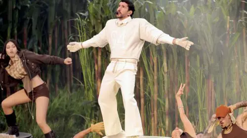 Bad Bunny a purtat Zara pentru performance-ul său de la Super Bowl