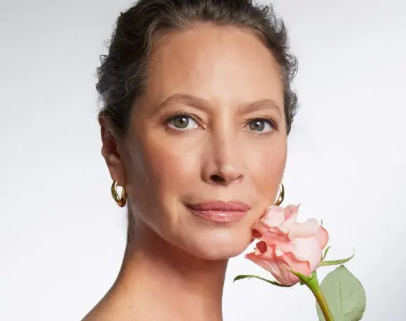 Supermodelul Christy Turlington devine ambasador de imagine pentru Lancôme
