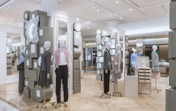 Dior inaugurează un pop-up și o expoziție de artă în Paris