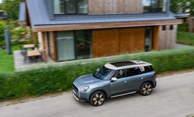 Noul MINI Countryman ONE – cel mai mare MINI cu motorizare nouă, de la 29.950 Euro