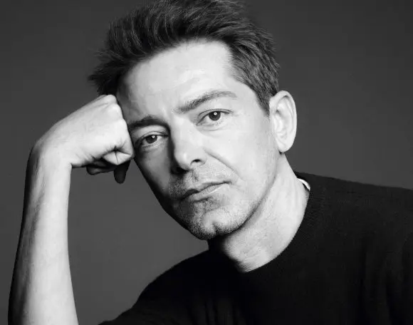 Pieter Mulier este noul director de creație al casei de modă Versace
