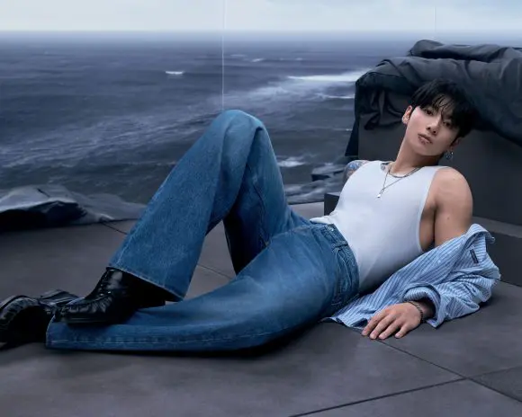 Calvin Klein dezvăluie un nou capitol dedicat denimului