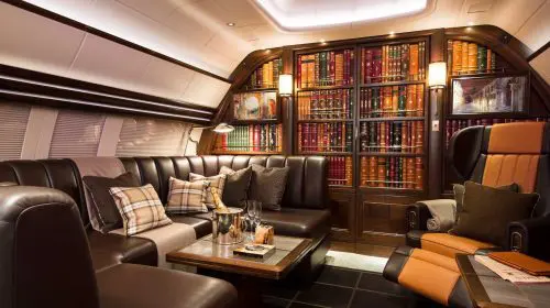 Un avion privat Airbus a fost renovat ca un adevărat lounge pentru gentlemeni