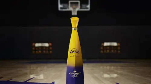 Cincoro colaborează cu Lakers pentru lansarea unei tequila Añejo în ediție limitată