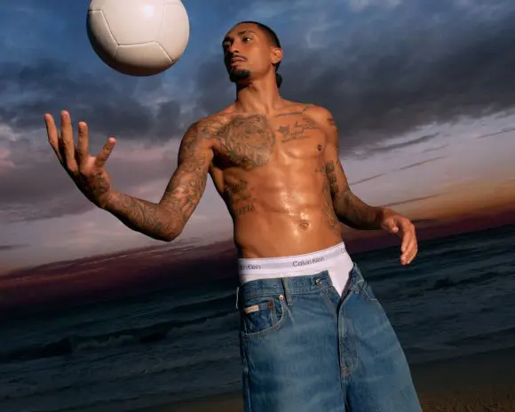 Raphinha, starul brazilian al fotbalului, apare în noua campanie de lenjerie intimă Calvin Klein