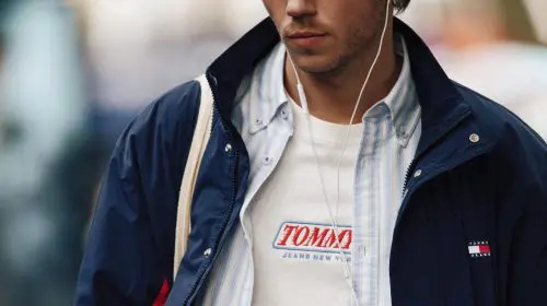 Noua colecție Tommy Jeans este inspirată de street style-ul londonez