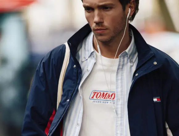 Noua colecție Tommy Jeans este inspirată de street style-ul londonez