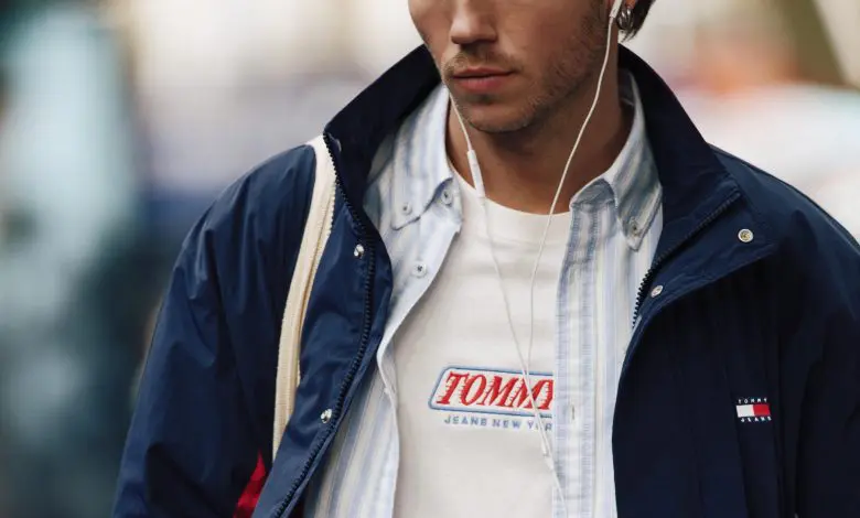 Noua colecție Tommy Jeans este inspirată de street style-ul londonez