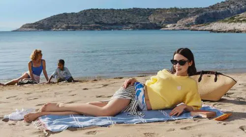 Zalando sărbătorește stilul verilor europene într-o nouă campanie alături de Lily Collins