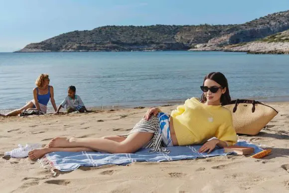 Zalando sărbătorește stilul verilor europene într-o nouă campanie alături de Lily Collins