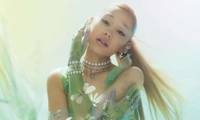 Ariana Grande lansează o nouă colecție de bijuterii în colaborare cu Swarovski