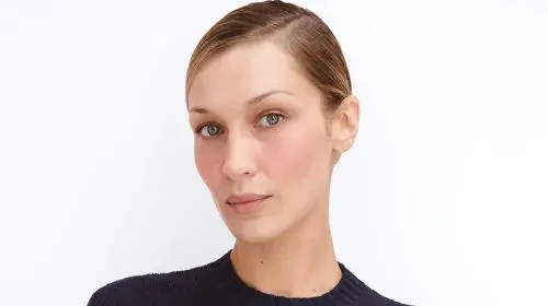 Bella Hadid devine primul brand ambassador al Prada Beauty