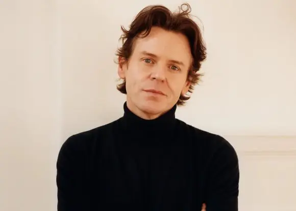 Designerul Christopher Kane este numit director de creație al brandului Mulberry