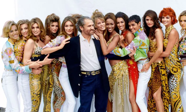 O expoziție retrospectivă dedicată carierei lui Gianni Versace va avea loc la Paris