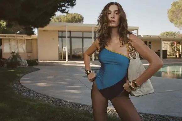 Hailey Bieber este starul cele mai noi campanii Saint Laurent