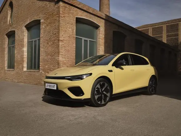 Leapmotor lansează oficial în Europa noul B05, primul model electric sportiv al mărcii