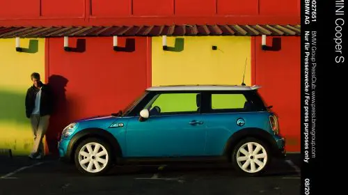 MINI marchează 25 de ani de la producția primului automobil modern