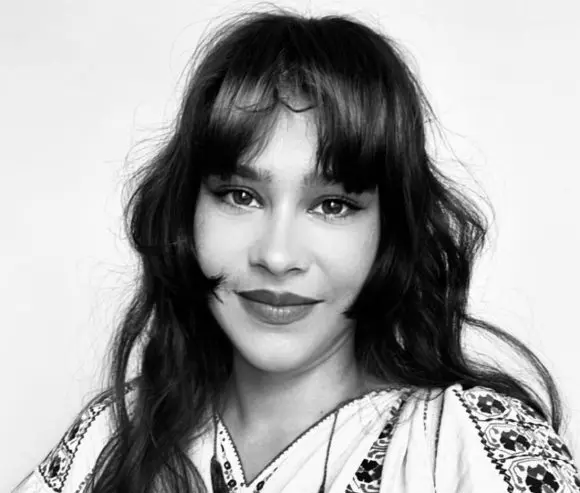 Rafaela Pestrițu: „Limbajul meu creativ pornește din ideea de supraviețuire prin reinventare”