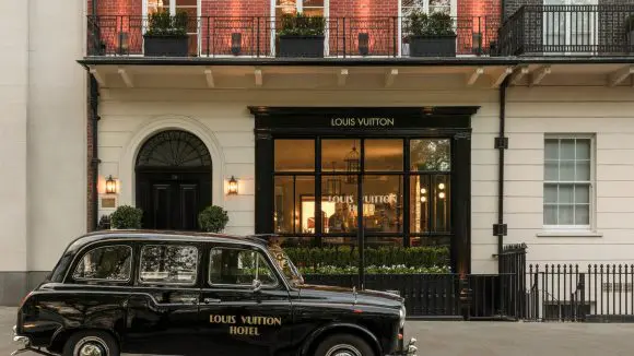 Louis Vuitton a lansat o experiență hotelieră temporară în Mayfair