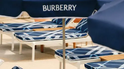 Burberry transformă Hôtel Belles Rives într-o destinație de vară pe Riviera Franceză