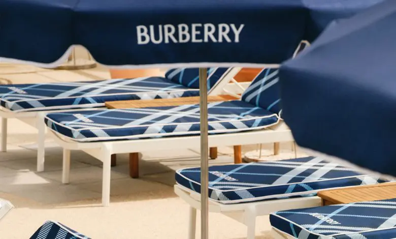 Burberry transformă Hôtel Belles Rives într-o destinație de vară pe Riviera Franceză