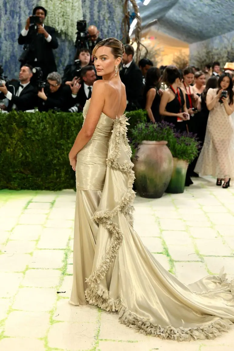 Margot Robbie in Chanel 